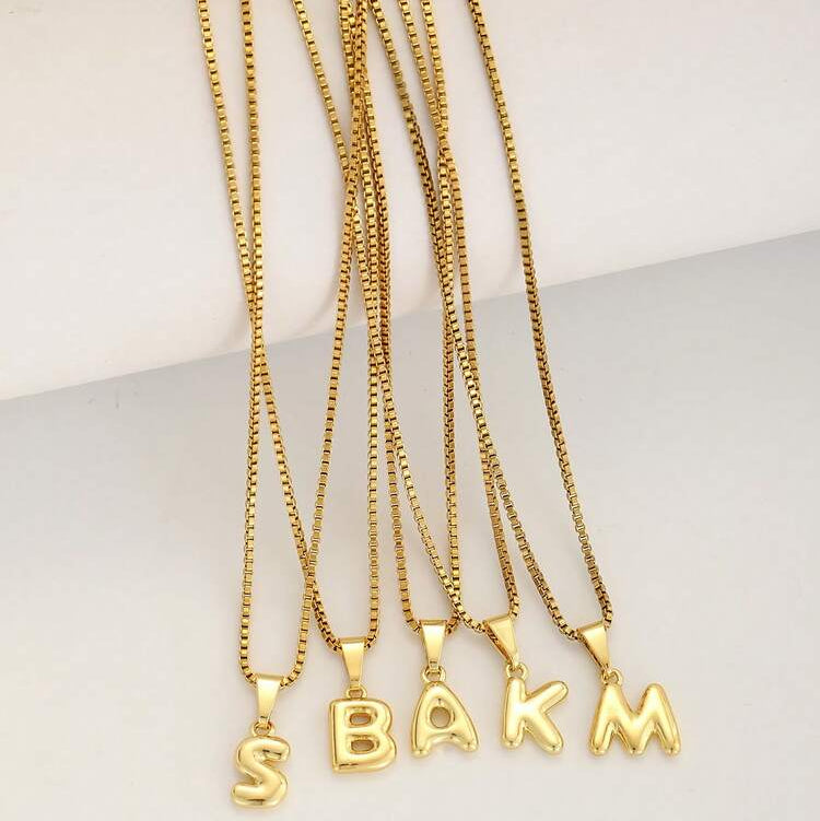 Collar dorado iniciales