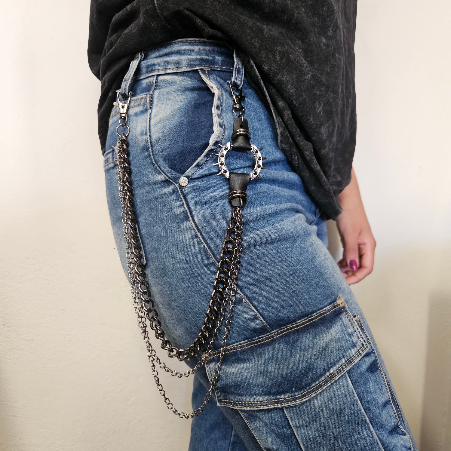Cadena rockera para pantalón con cuero sintético