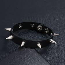 Pulsera ajustable de cuero sintético con púas